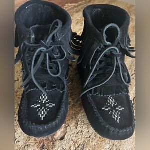 Manitobah Mukluks Size 7